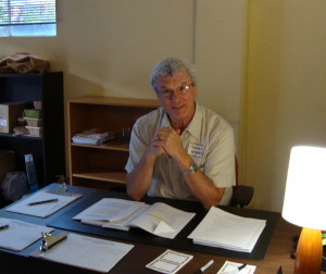 Thomas Atwood greeting people at Palo Alto's first Resilience Circle.